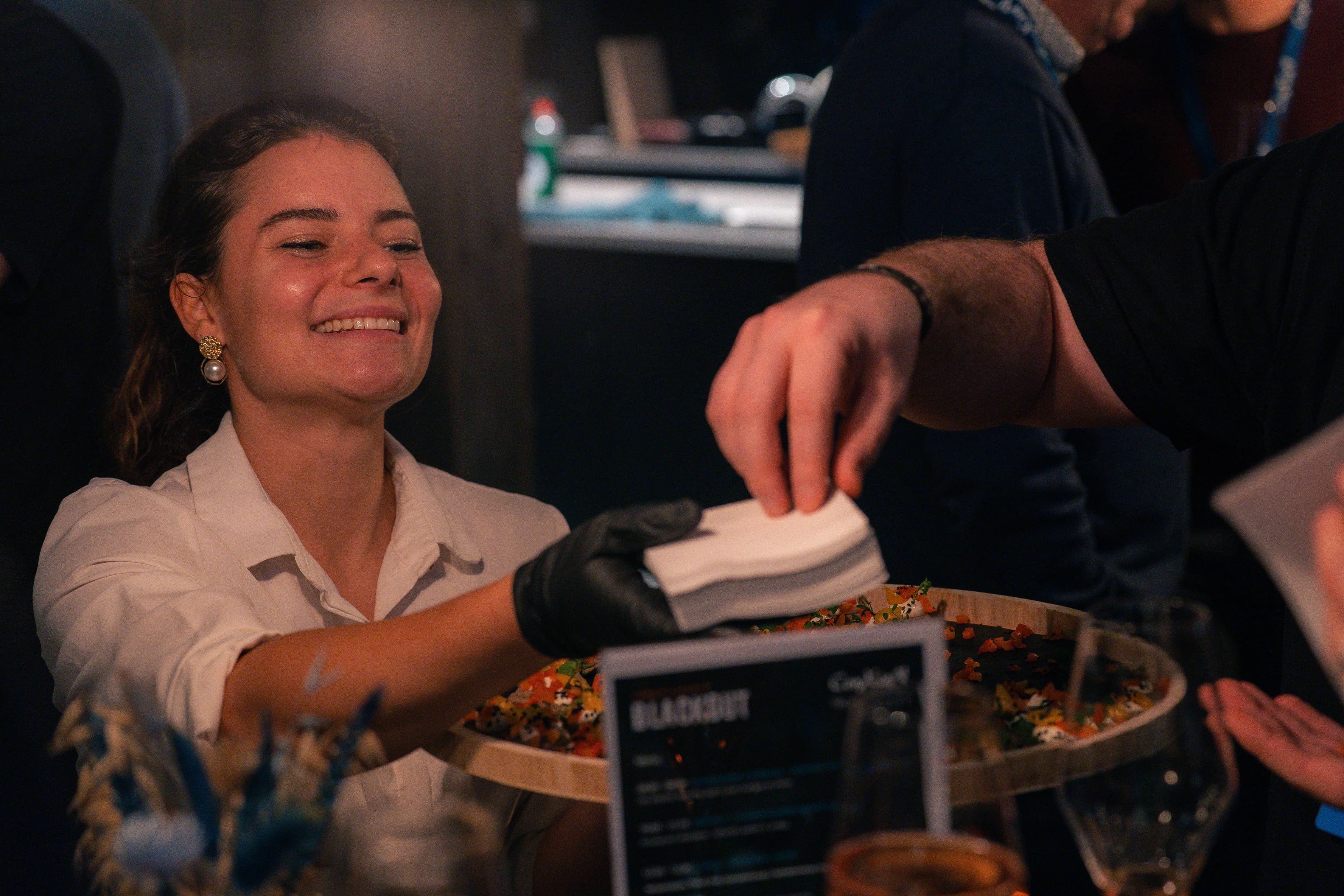 Serveerster met walking bites - receptie catering